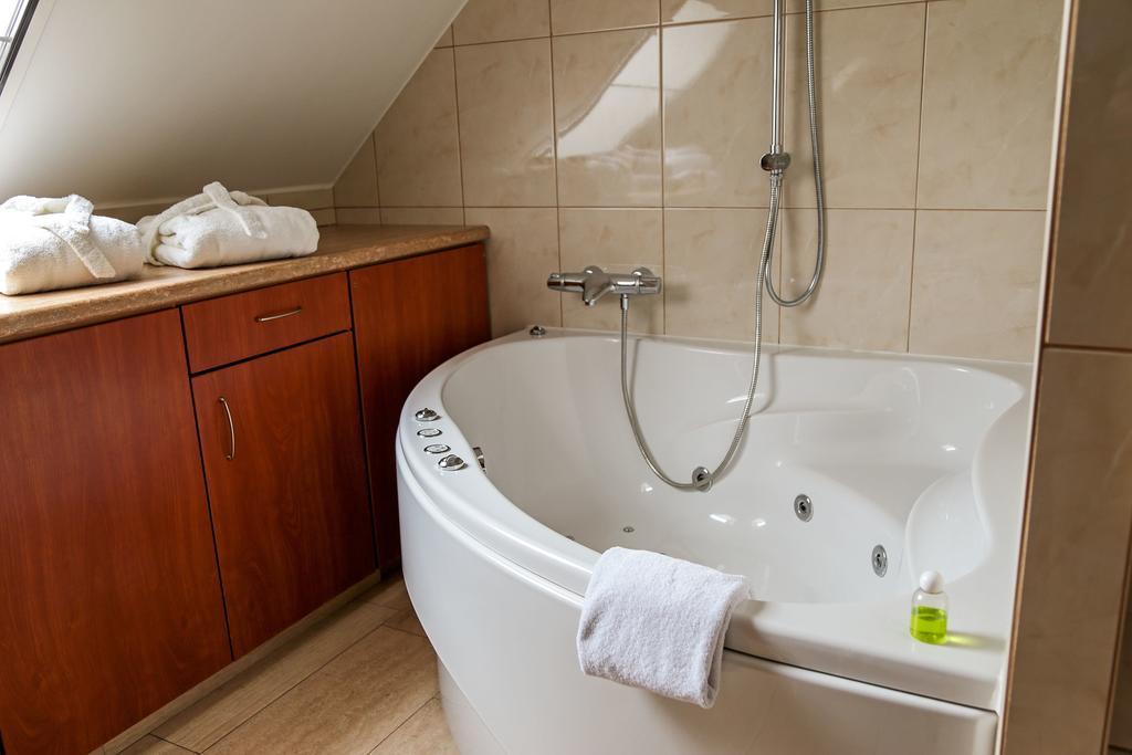 Hotel Wilgenhof Maaseik Dış mekan fotoğraf